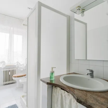 Colombo Center Welcome A&a *