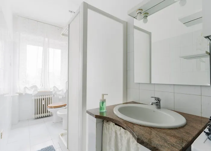 Colombo Center Welcome A&a *